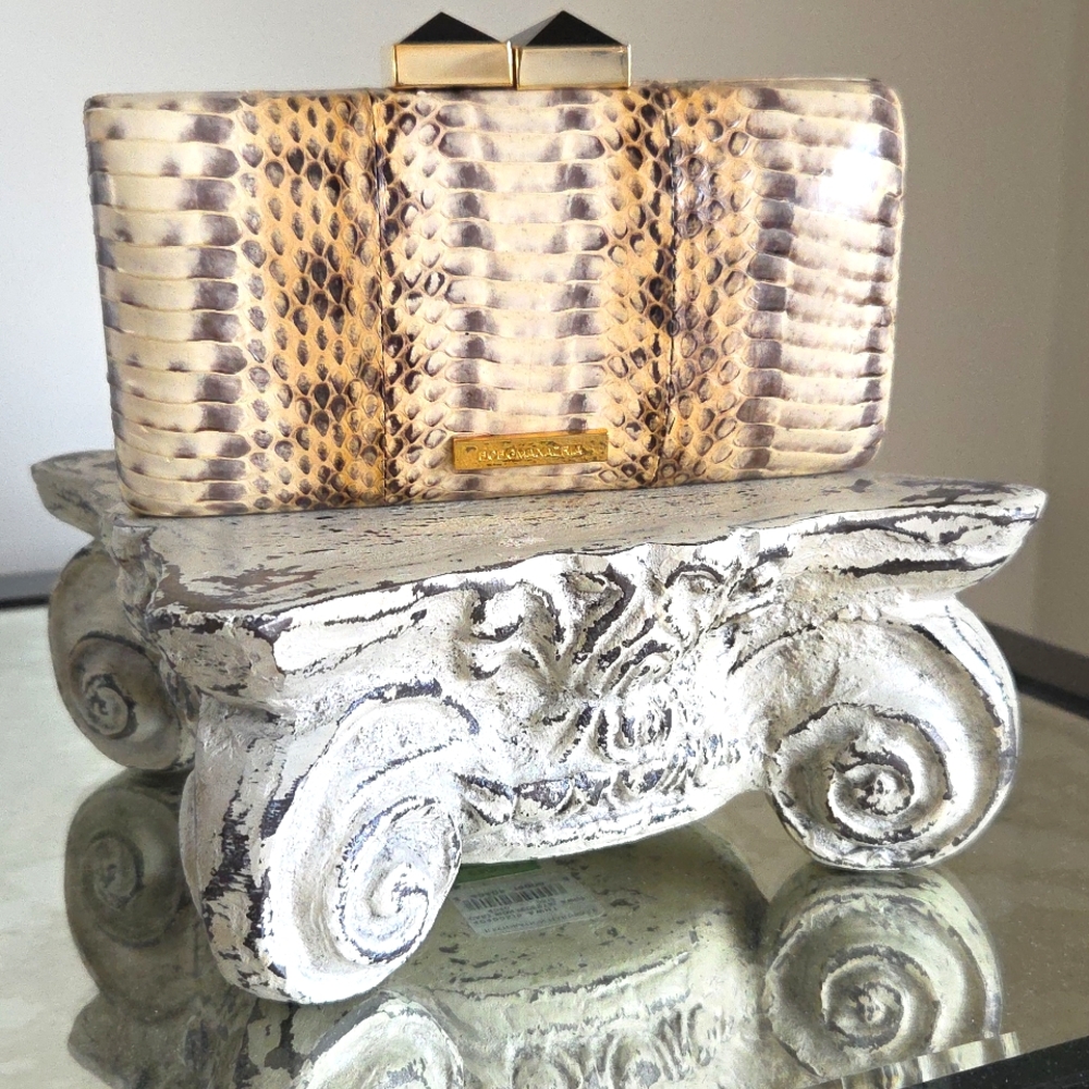 Bcbcgmaxazria clutch